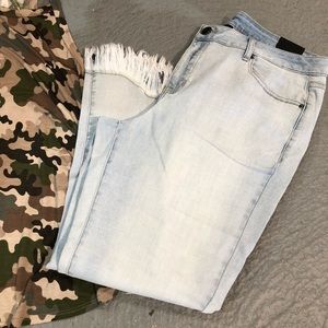 NWT LANE BRYANT FRAYED HEM JEANS